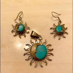 Set of earrings and matching pendant